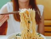 娱乐吃瓜酱吃面条视频大全,娱乐吃瓜酱带你领略面条美食盛宴
