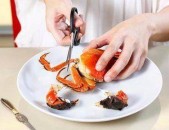 图解：大闸蟹的正确吃法错了一步别再说你会吃大闸蟹！？怎么吃图解